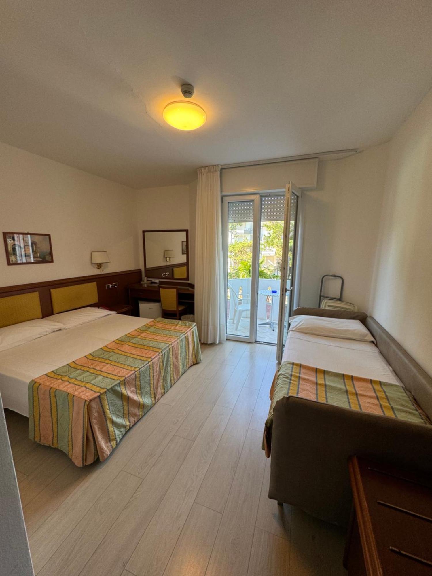 Hotel San Francisco Lignano Sabbiadoro Exterior foto
